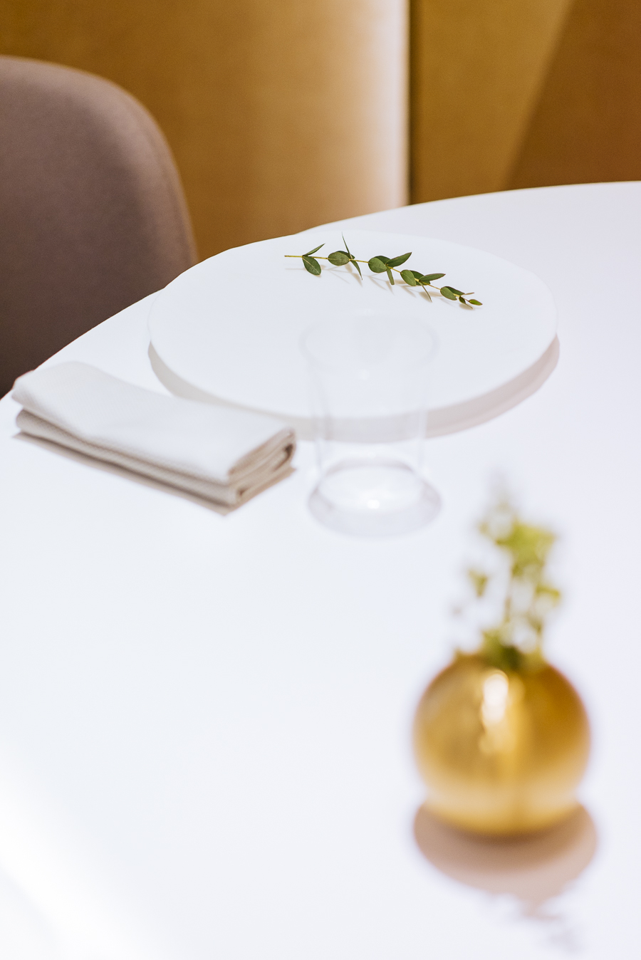 table setting of odette restaurant national gallery singapore